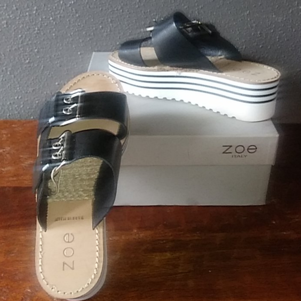 New In Box Zoe Italy Buckle Sandals